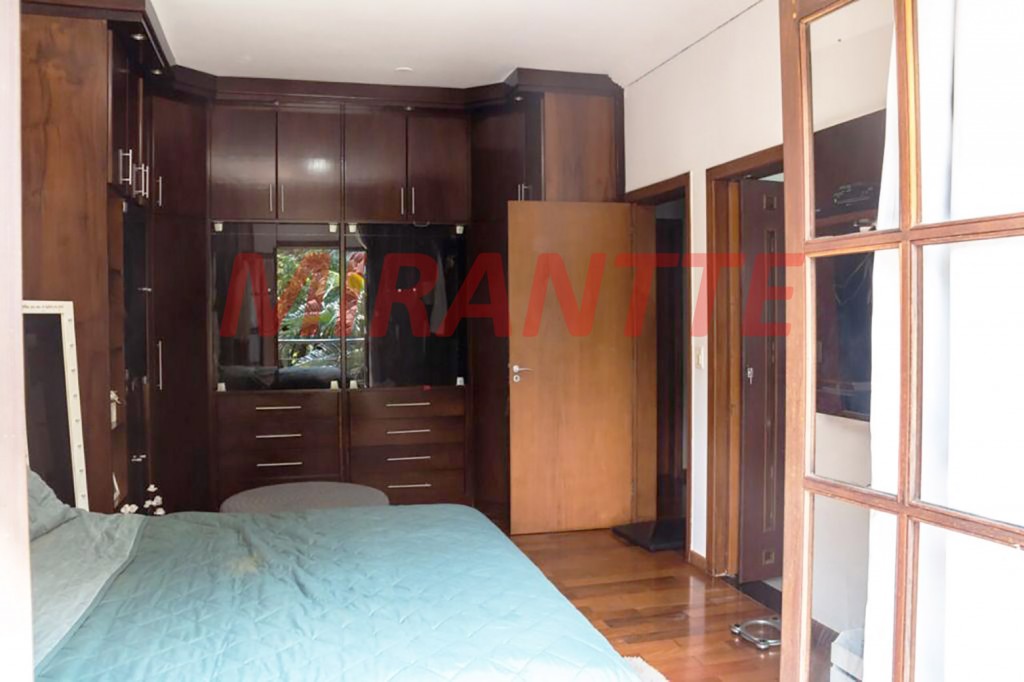 Sobrado de 353m² com 3 quartos em Jardim Floresta