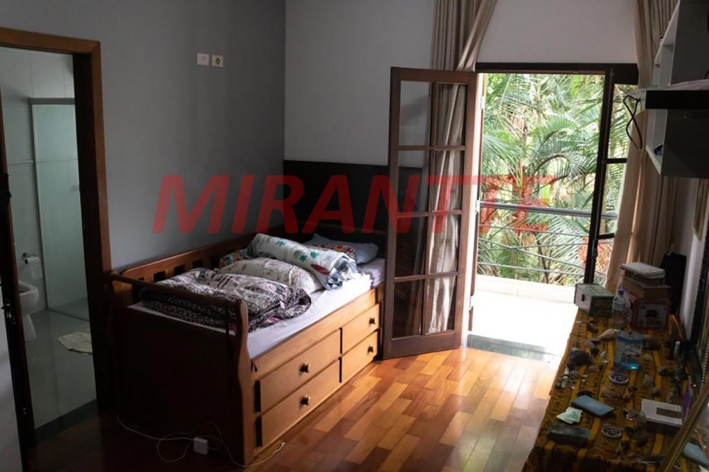 Sobrado de 353m² com 3 quartos em Jardim Floresta