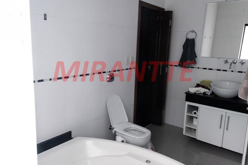 Sobrado de 353m² com 3 quartos em Jardim Floresta