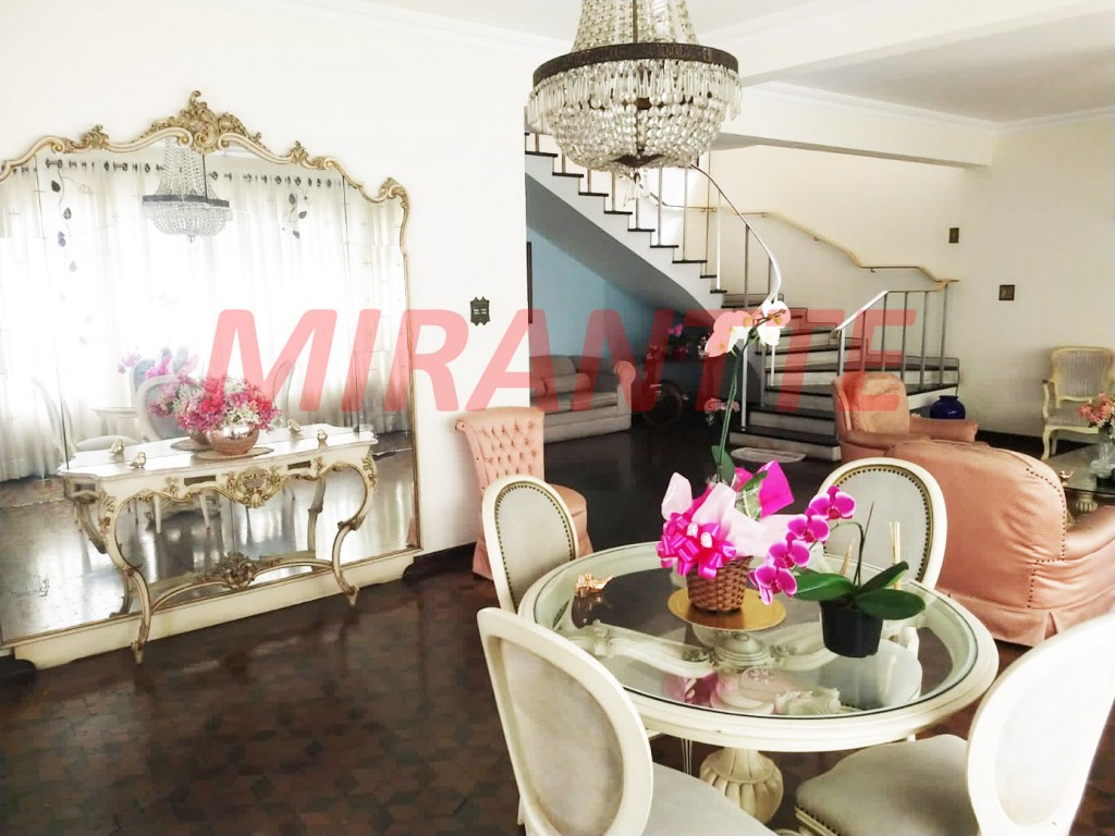 Sobrado de 316m² com 4 quartos em Vila Gustavo