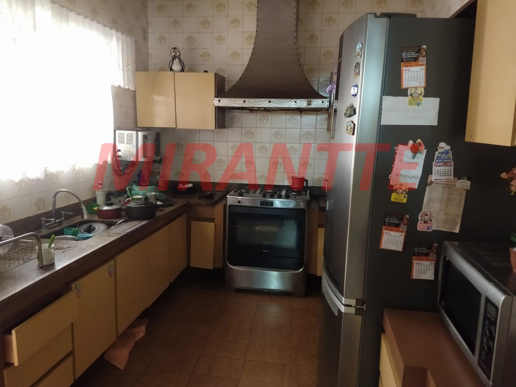 Sobrado de 316m² com 4 quartos em Vila Gustavo