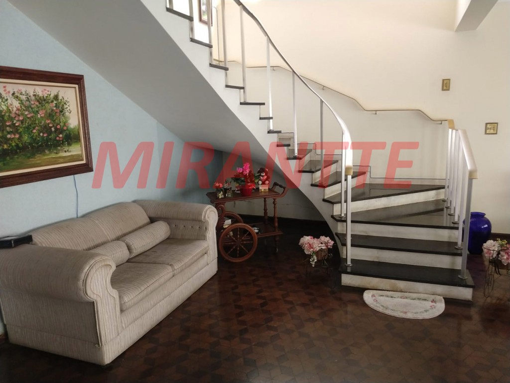 Sobrado de 316m² com 4 quartos em Vila Gustavo