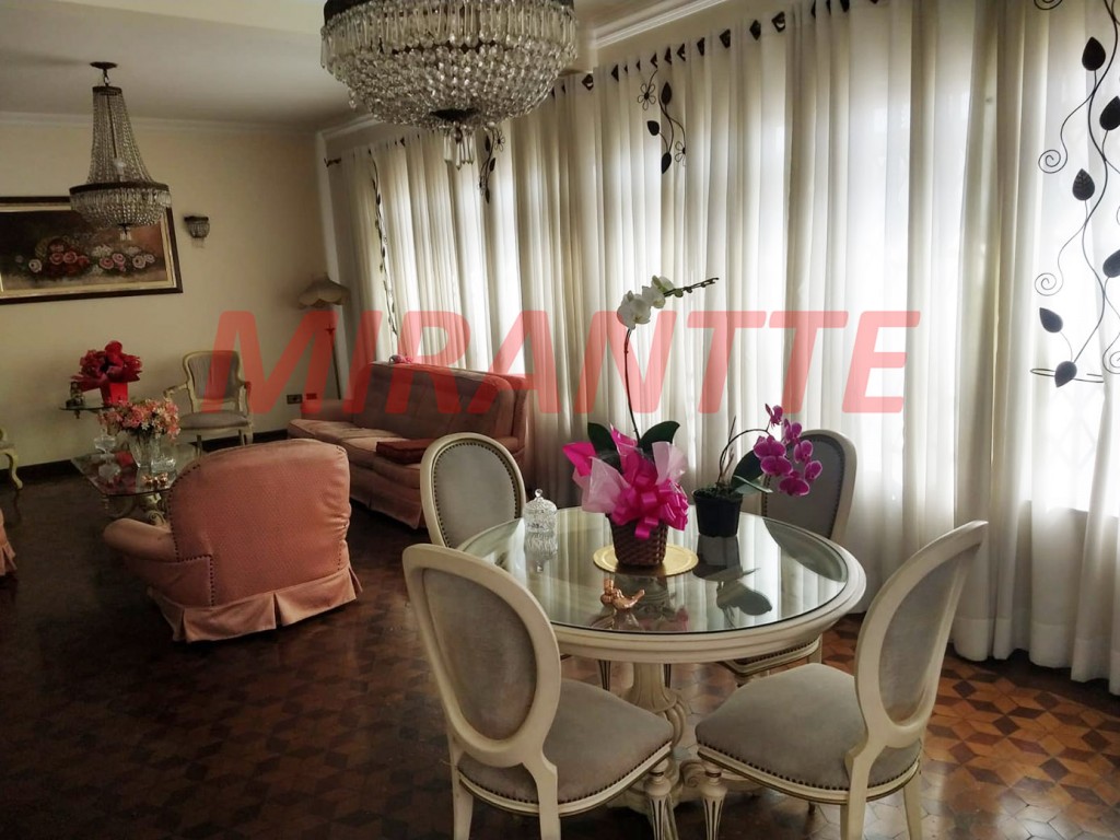 Sobrado de 316m² com 4 quartos em Vila Gustavo