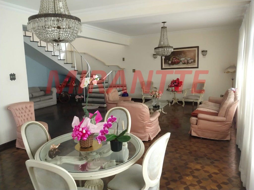 Sobrado de 316m² com 4 quartos em Vila Gustavo