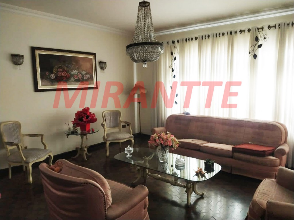 Sobrado de 316m² com 4 quartos em Vila Gustavo