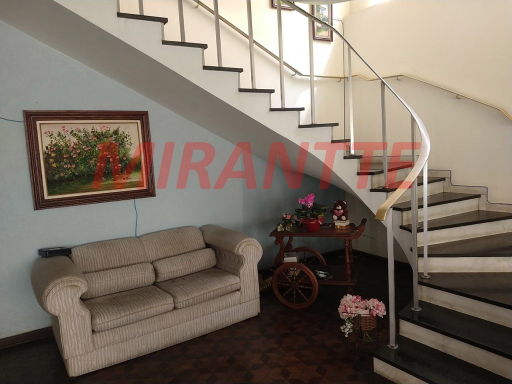 Sobrado de 316m² com 4 quartos em Vila Gustavo