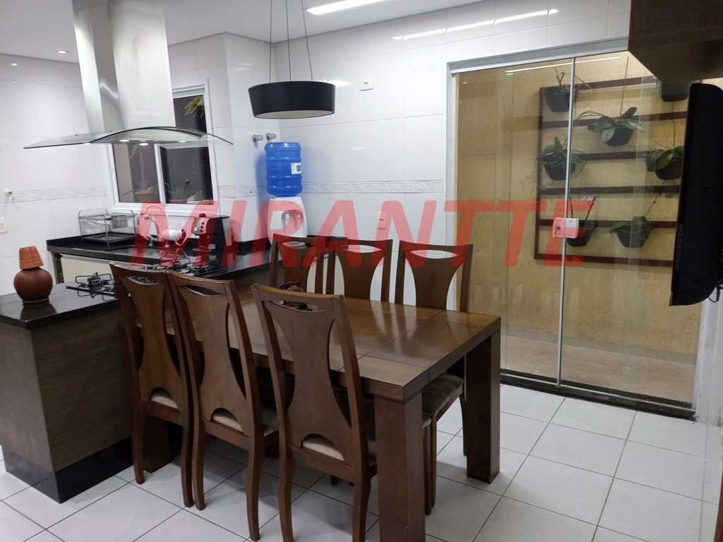Sobrado de 144m² com 3 quartos em Vila Mazzei