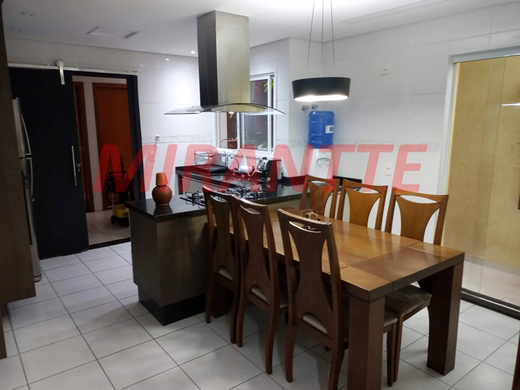 Sobrado de 144m² com 3 quartos em Vila Mazzei