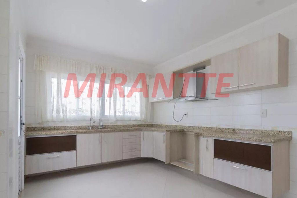 Sobrado de 251m² com 4 quartos em Vila Maria Alta