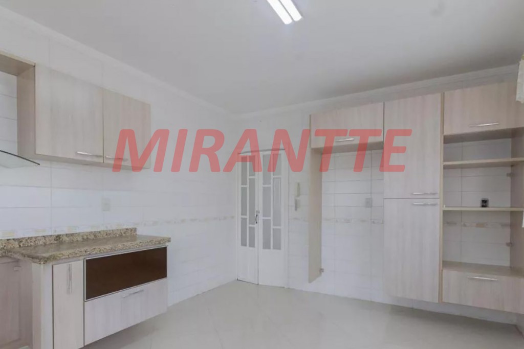 Sobrado de 251m² com 4 quartos em Vila Maria Alta