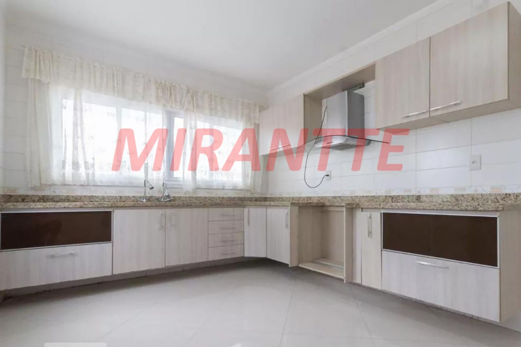 Sobrado de 251m² com 4 quartos em Vila Maria Alta