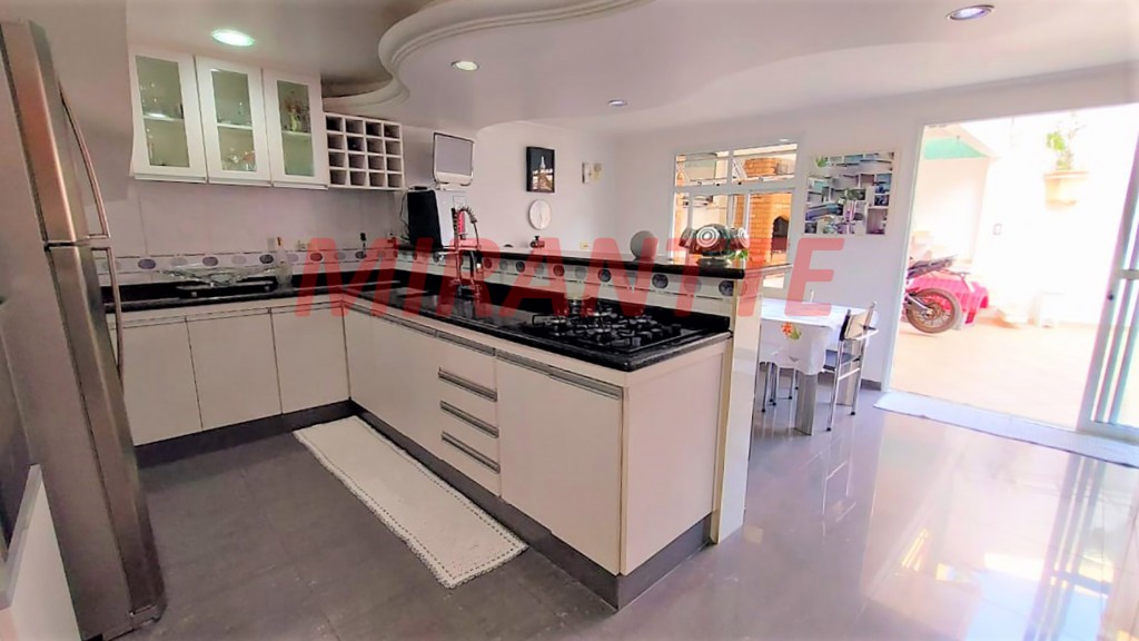 Sobrado de 158m² com 4 quartos em Jardim Virginia Bianca