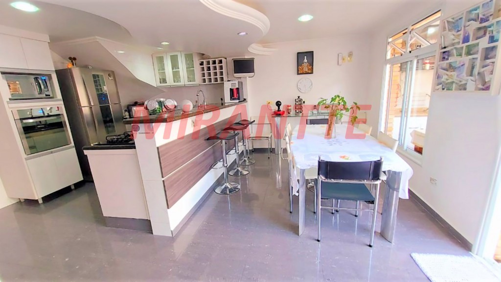 Sobrado de 158m² com 4 quartos em Jardim Virginia Bianca