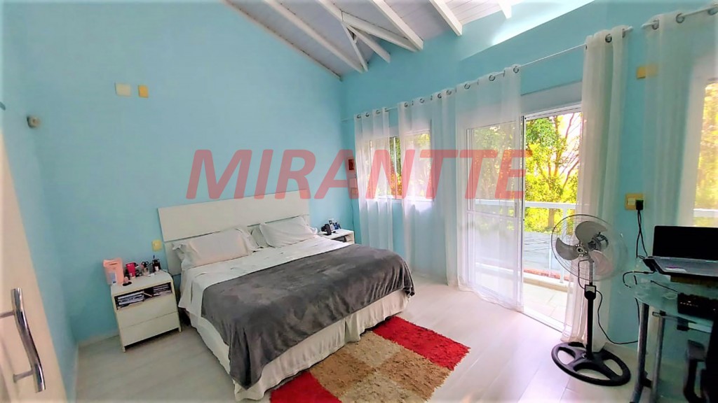 Sobrado de 158m² com 4 quartos em Jardim Virginia Bianca