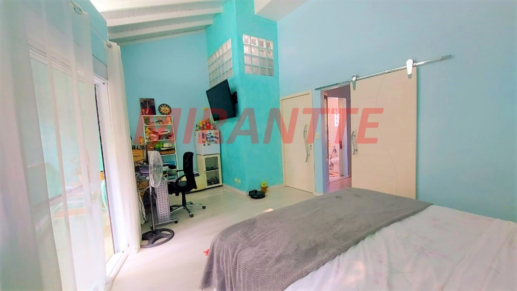 Sobrado de 158m² com 4 quartos em Jardim Virginia Bianca