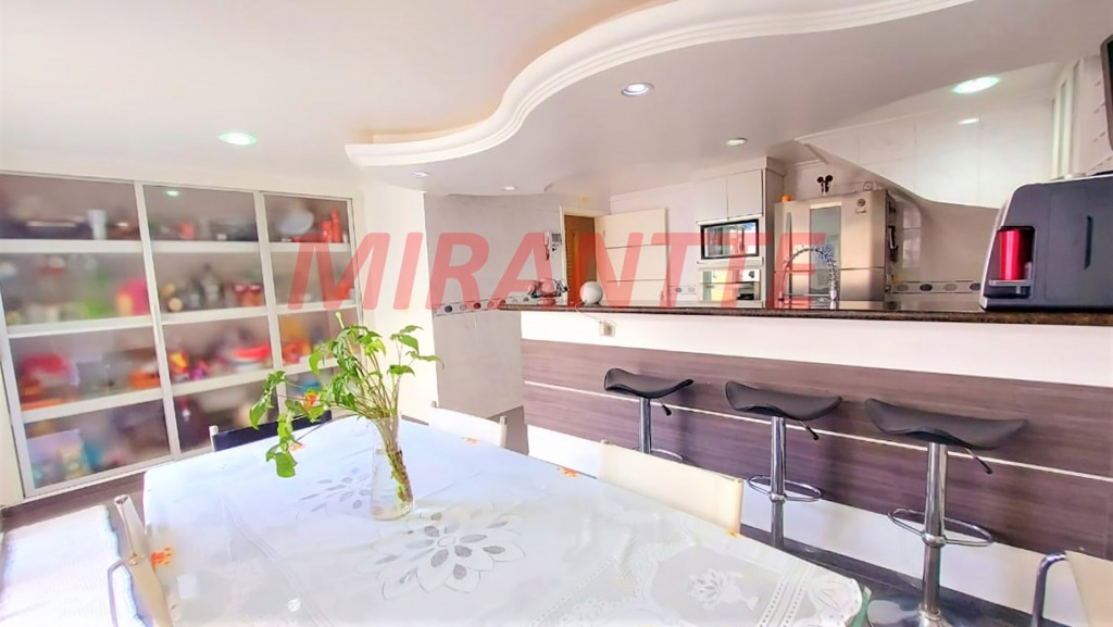 Sobrado de 158m² com 4 quartos em Jardim Virginia Bianca