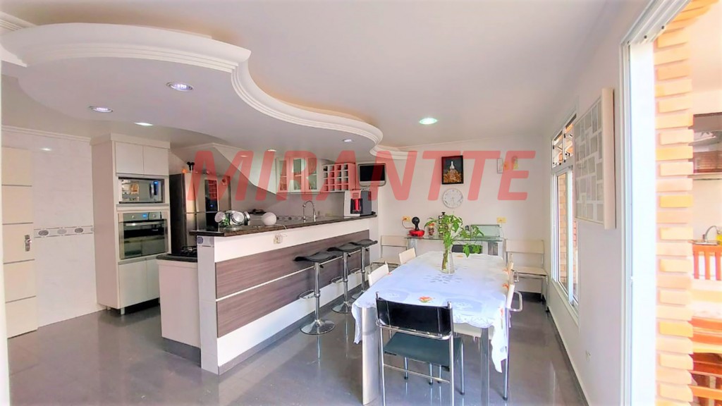 Sobrado de 158m² com 4 quartos em Jardim Virginia Bianca