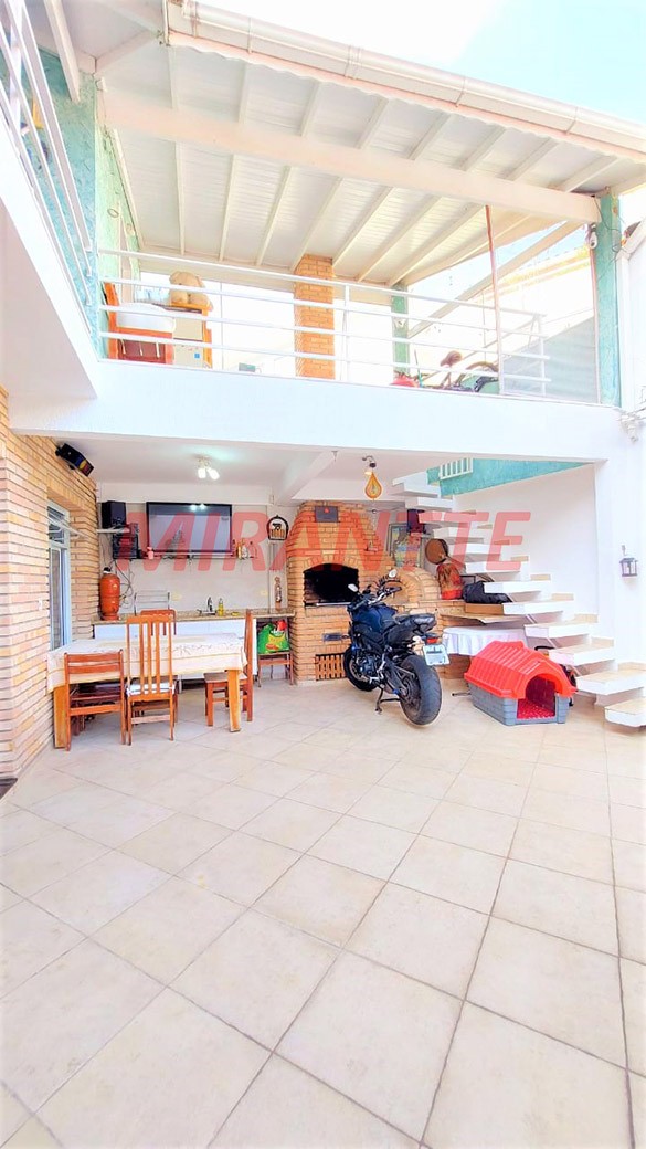 Sobrado de 158m² com 4 quartos em Jardim Virginia Bianca
