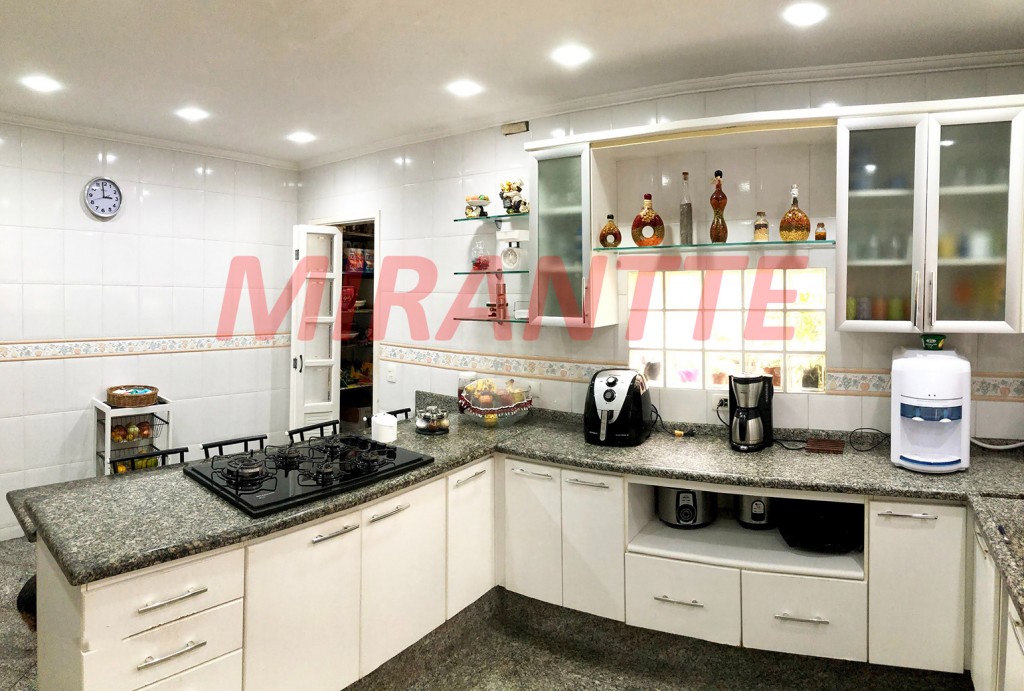 Sobrado de 268m² com 4 quartos em Tremembe
