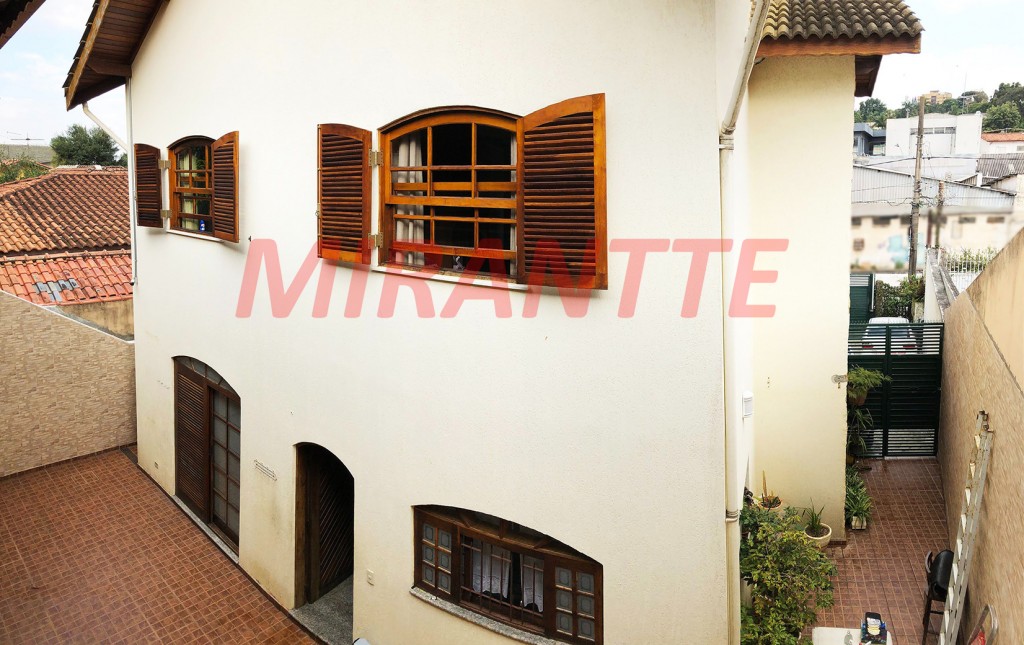 Sobrado de 268m² com 4 quartos em Tremembe