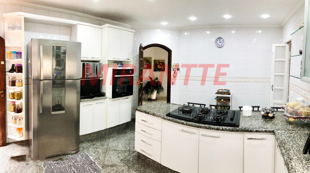 Sobrado de 268m² com 4 quartos em Tremembe