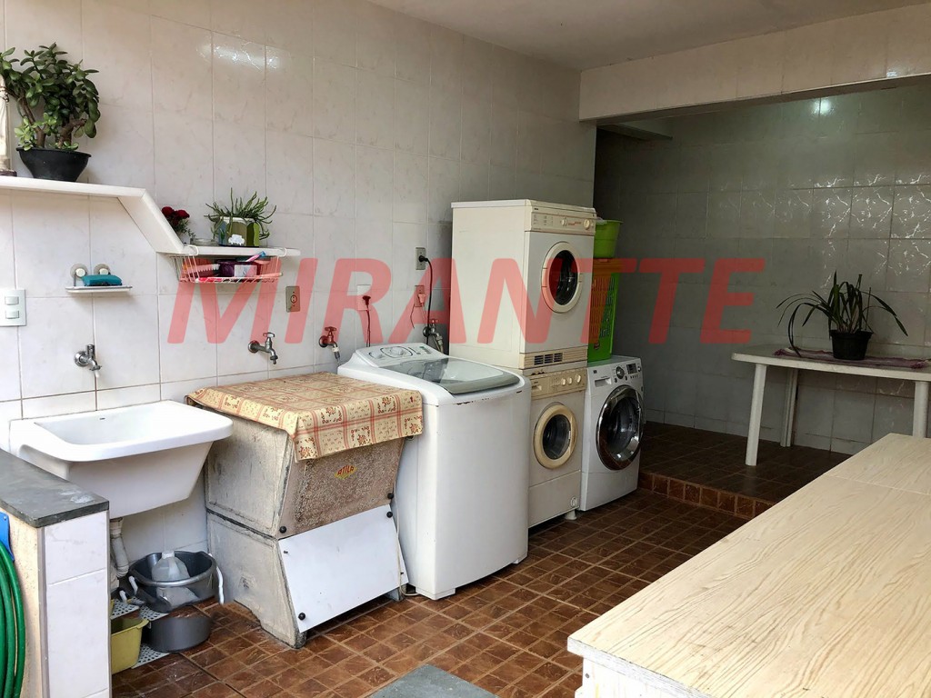 Sobrado de 268m² com 4 quartos em Tremembe
