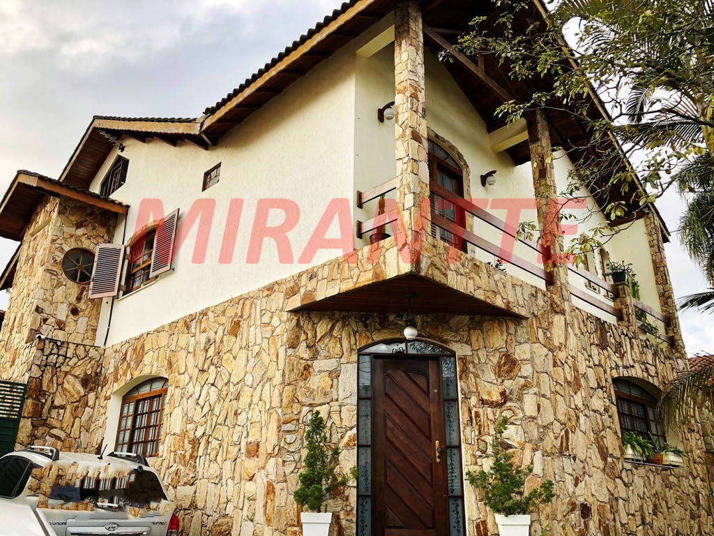 Sobrado de 268m² com 4 quartos em Tremembe