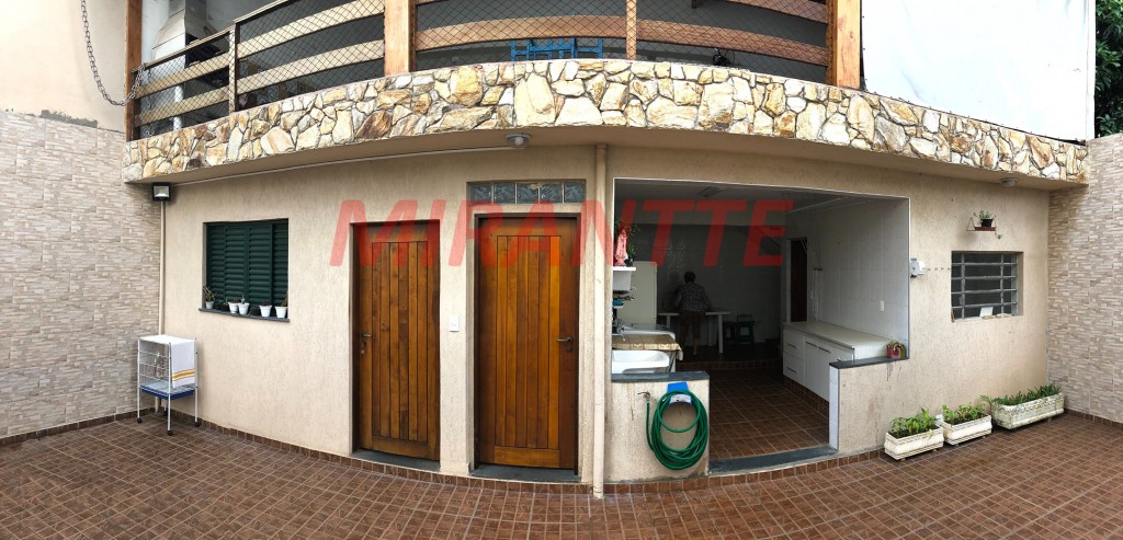 Sobrado de 268m² com 4 quartos em Tremembe