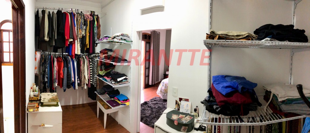 Sobrado de 268m² com 4 quartos em Tremembe