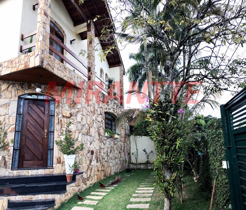 Sobrado de 268m² com 4 quartos em Tremembe
