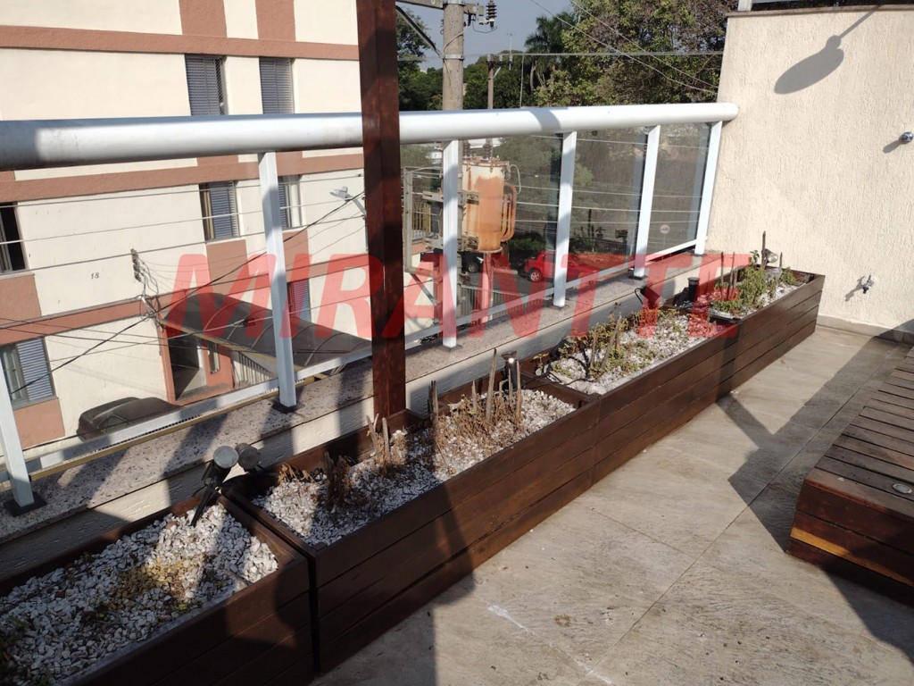 Sobrado de 197m² com 3 quartos em Santana