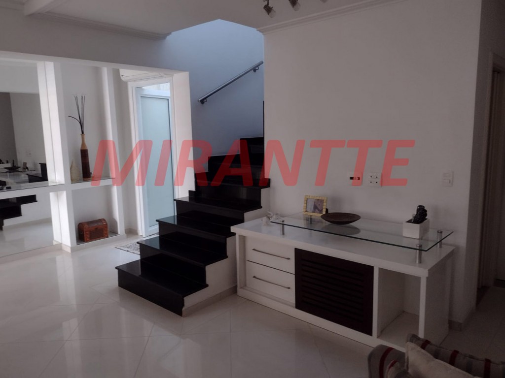Sobrado de 197m² com 3 quartos em Santana