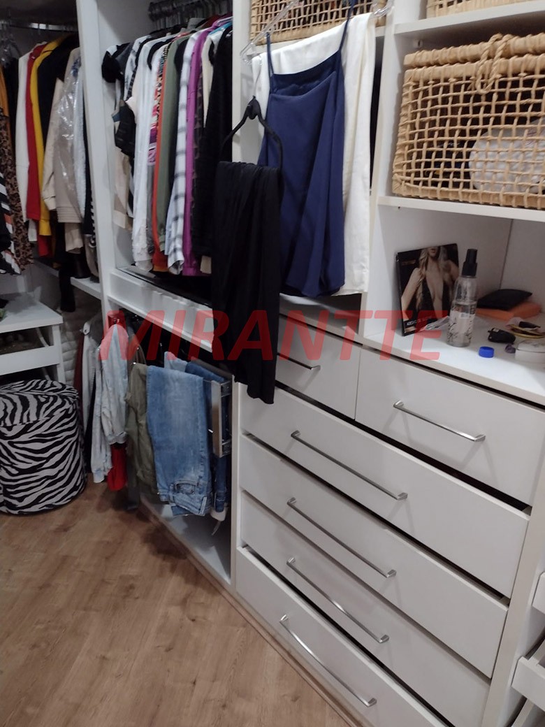 Sobrado de 197m² com 3 quartos em Santana