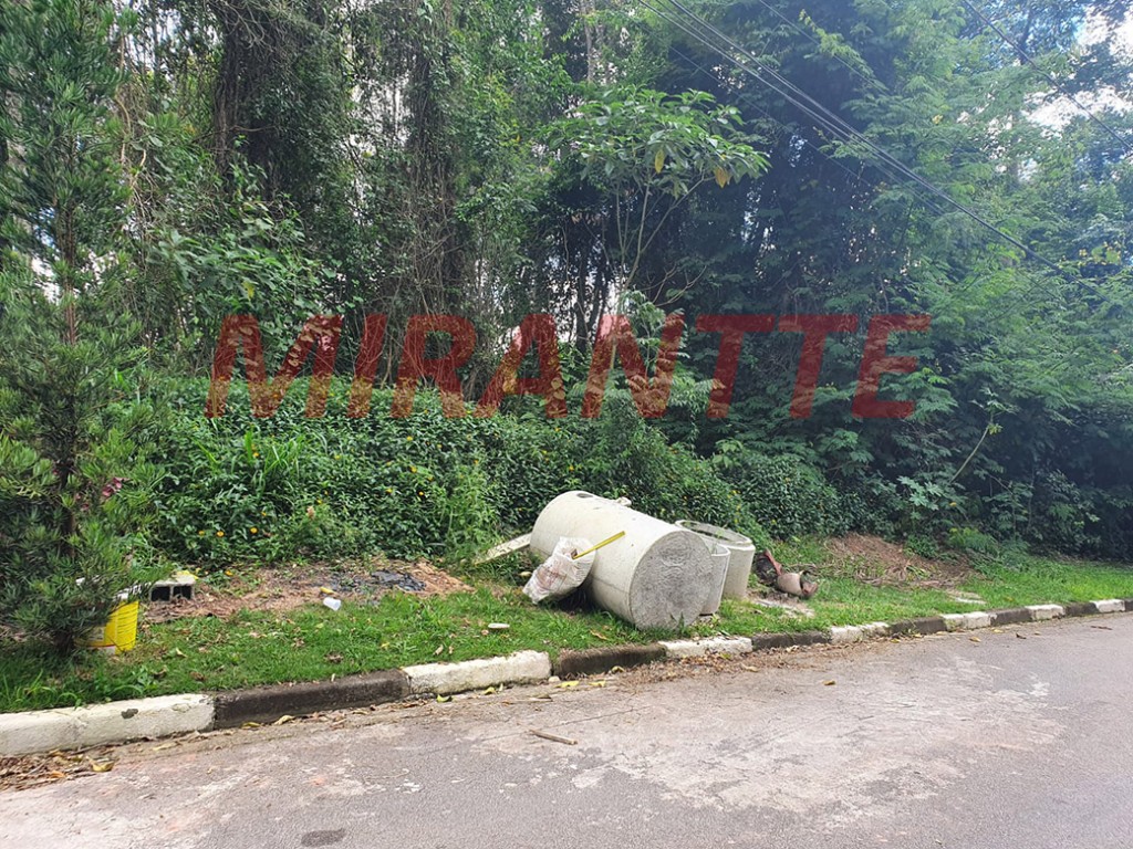 Terreno de 1400m² em Serra Da Cantareira