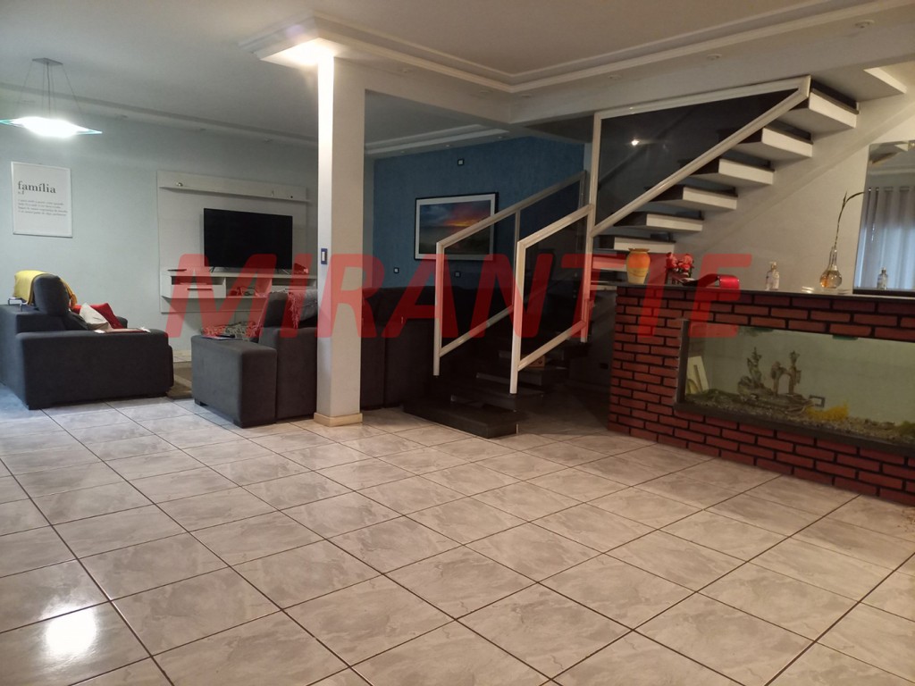 Sobrado de 235m² com 3 quartos em Parque Continental