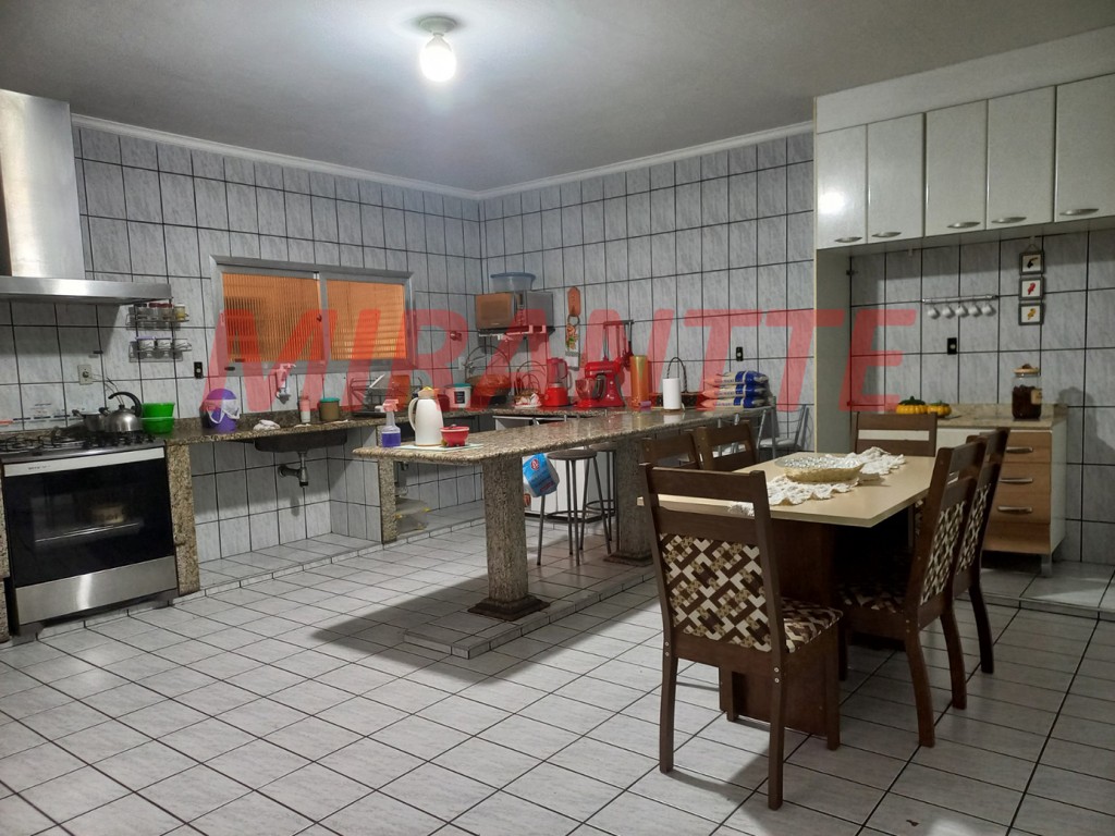 Sobrado de 235m² com 3 quartos em Parque Continental