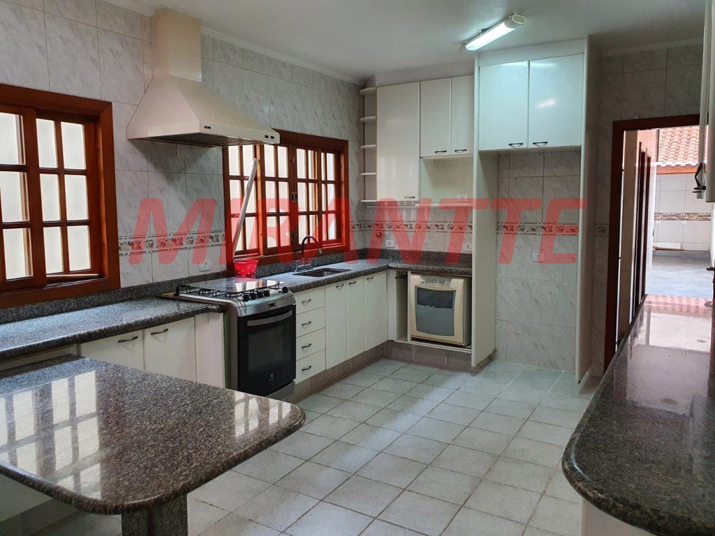 Sobrado de 196m² com 4 quartos em Vila Nova Mazzei