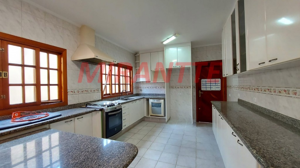Sobrado de 196m² com 4 quartos em Vila Nova Mazzei