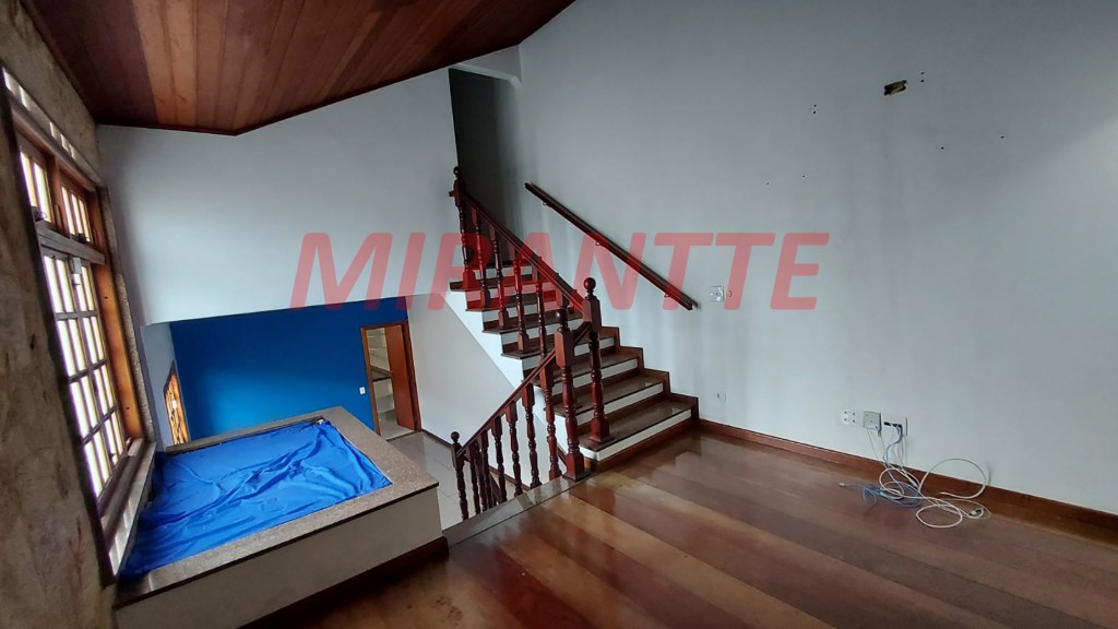 Sobrado de 196m² com 4 quartos em Vila Nova Mazzei
