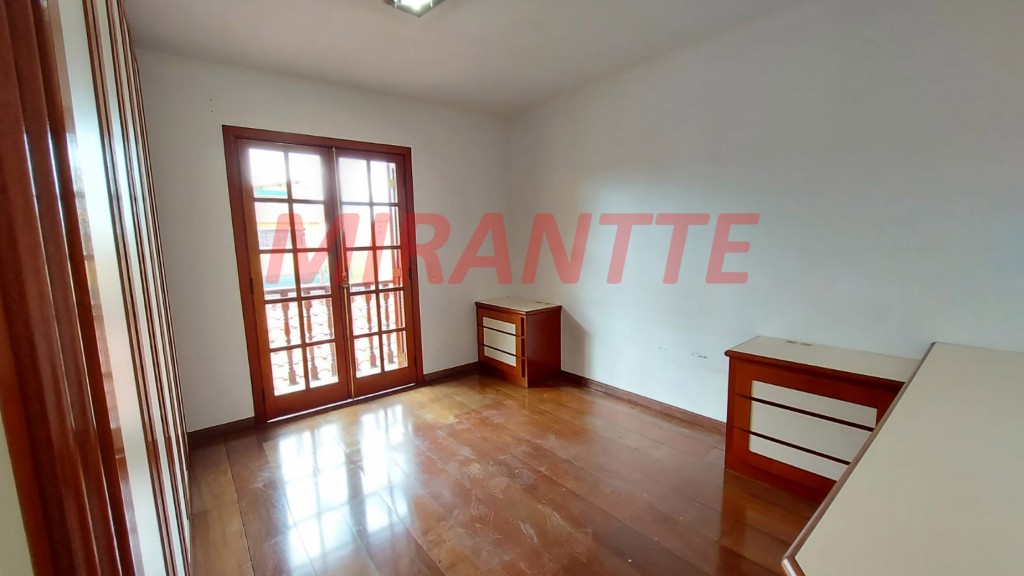 Sobrado de 196m² com 4 quartos em Vila Nova Mazzei