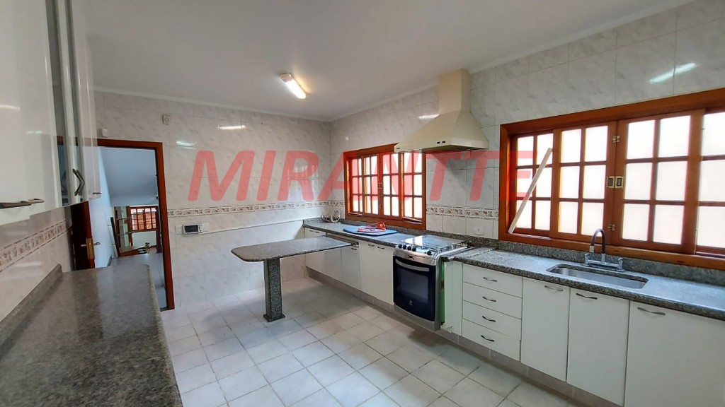 Sobrado de 196m² com 4 quartos em Vila Nova Mazzei