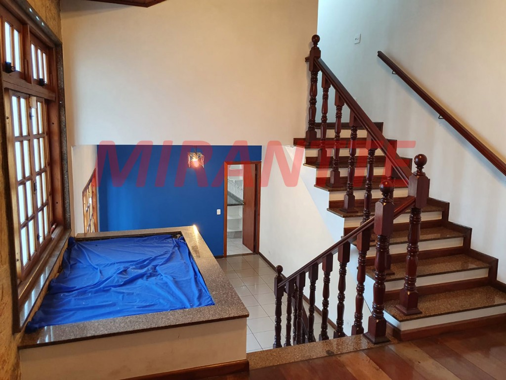 Sobrado de 196m² com 4 quartos em Vila Nova Mazzei