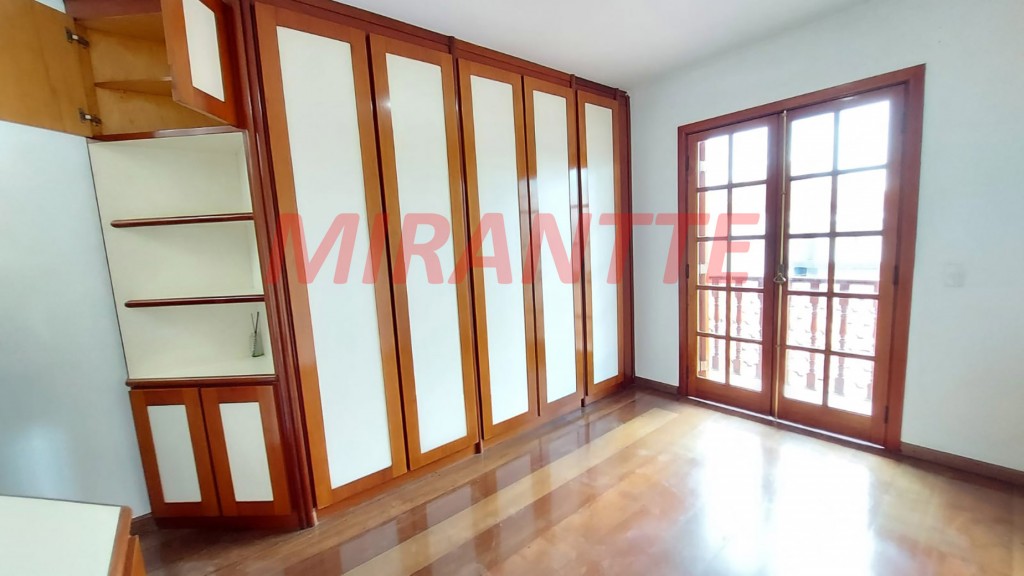 Sobrado de 196m² com 4 quartos em Vila Nova Mazzei