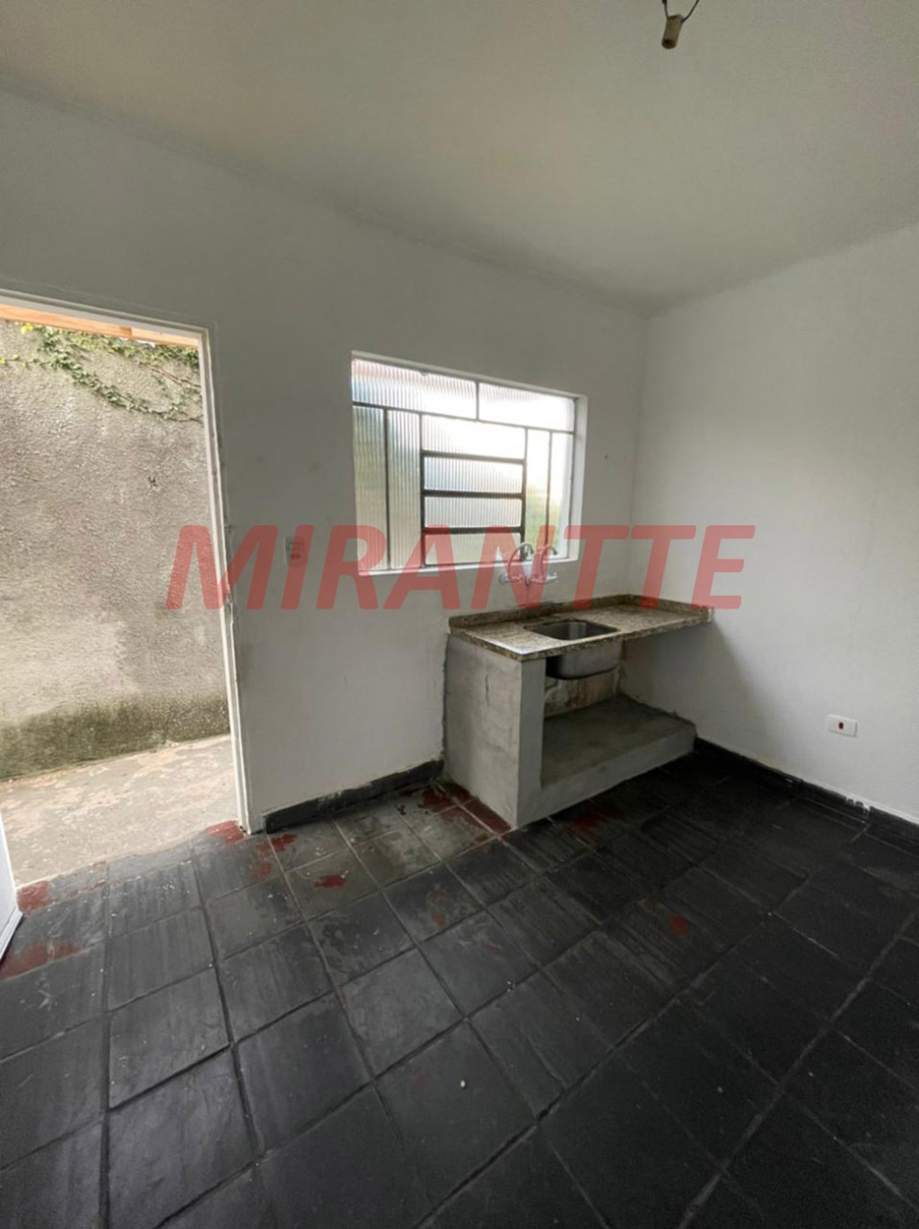 Sobrado de 90m² com 1 quarto em Jardim Virginia Bianca