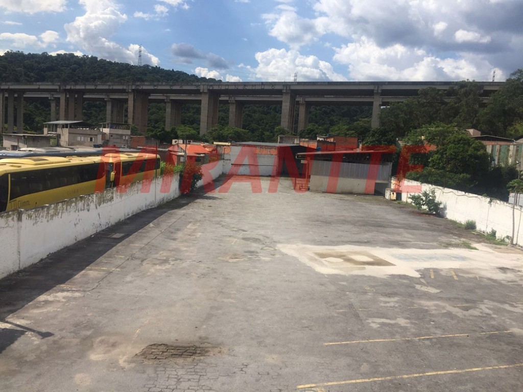 Terreno de 3800m² em Jardim Peri