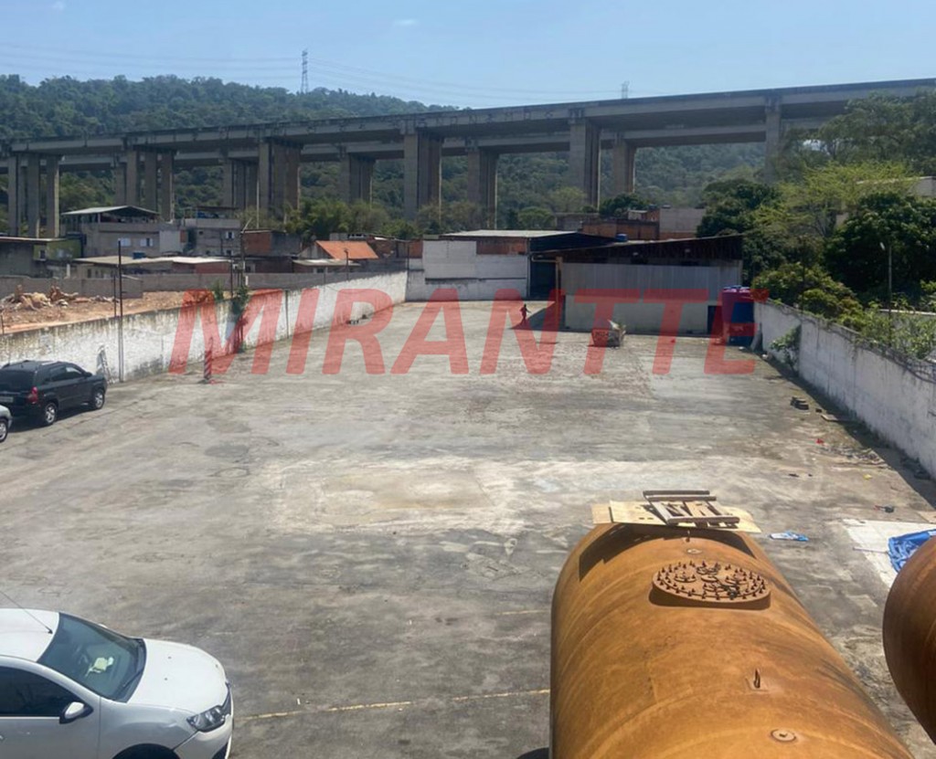 Terreno de 3800m² em Jardim Peri