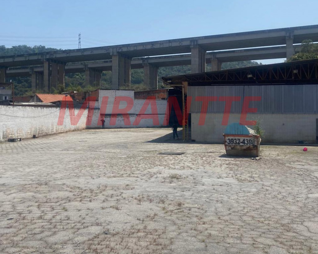 Terreno de 3800m² em Jardim Peri