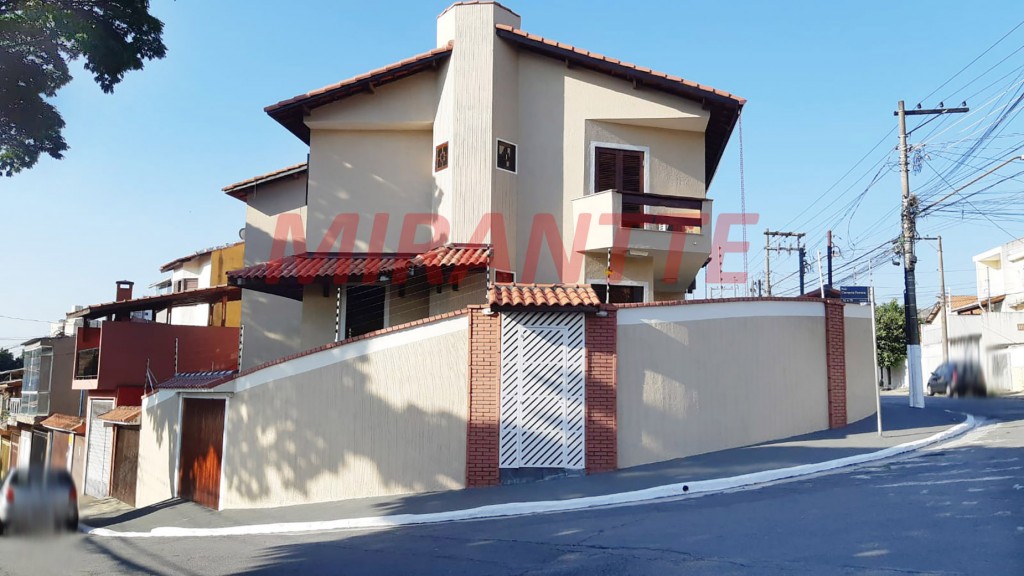 Sobrado de 164m² com 4 quartos em Vila Galvão