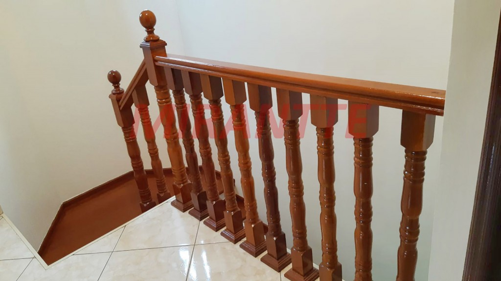 Sobrado de 164m² com 4 quartos em Vila Galvão