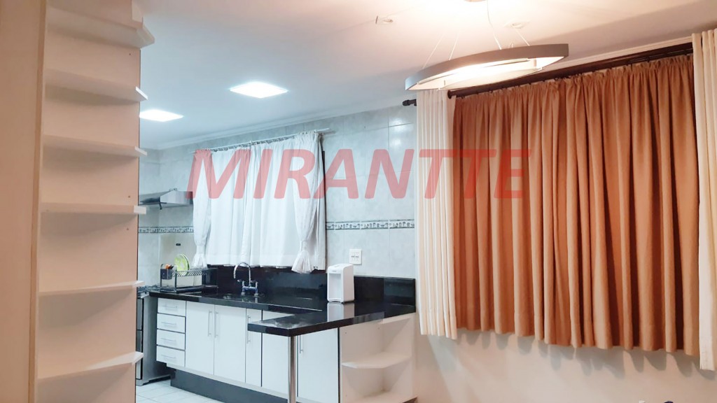 Sobrado de 164m² com 4 quartos em Vila Galvão